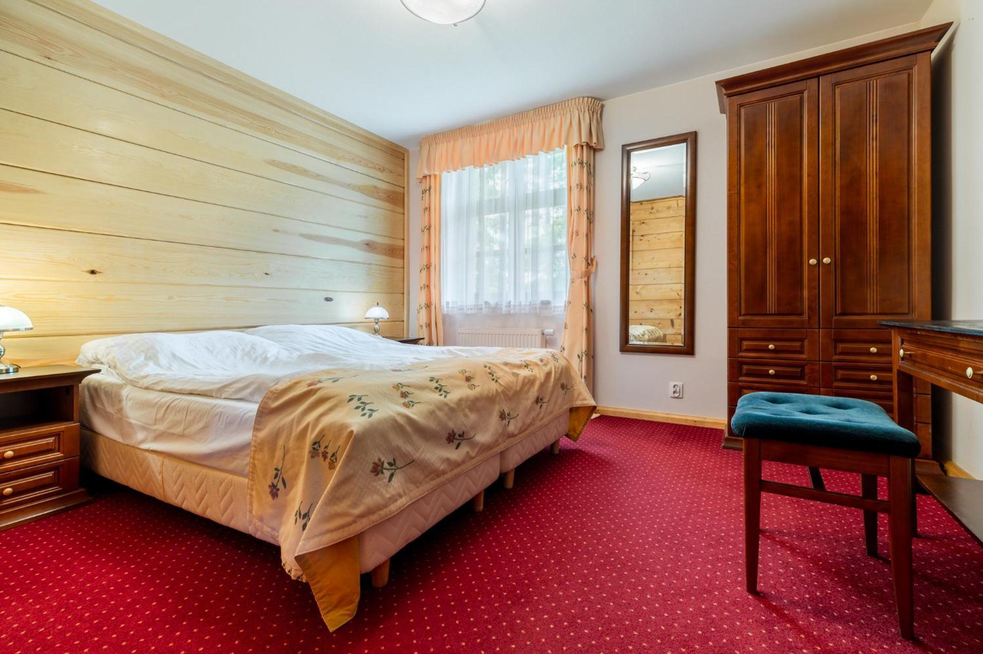 Hotel Dworek Wapionka Górzno Exterior foto