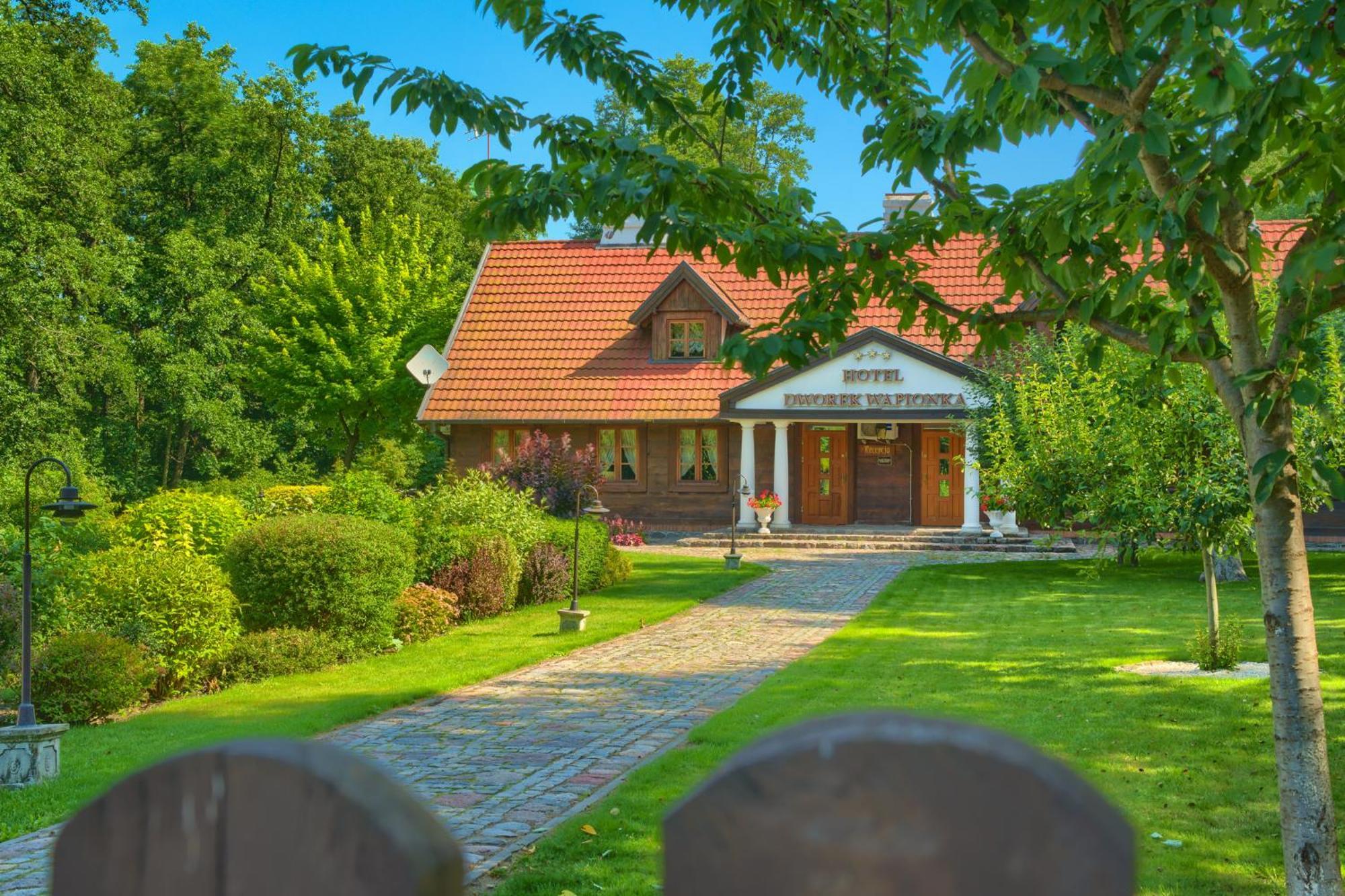 Hotel Dworek Wapionka Górzno Exterior foto