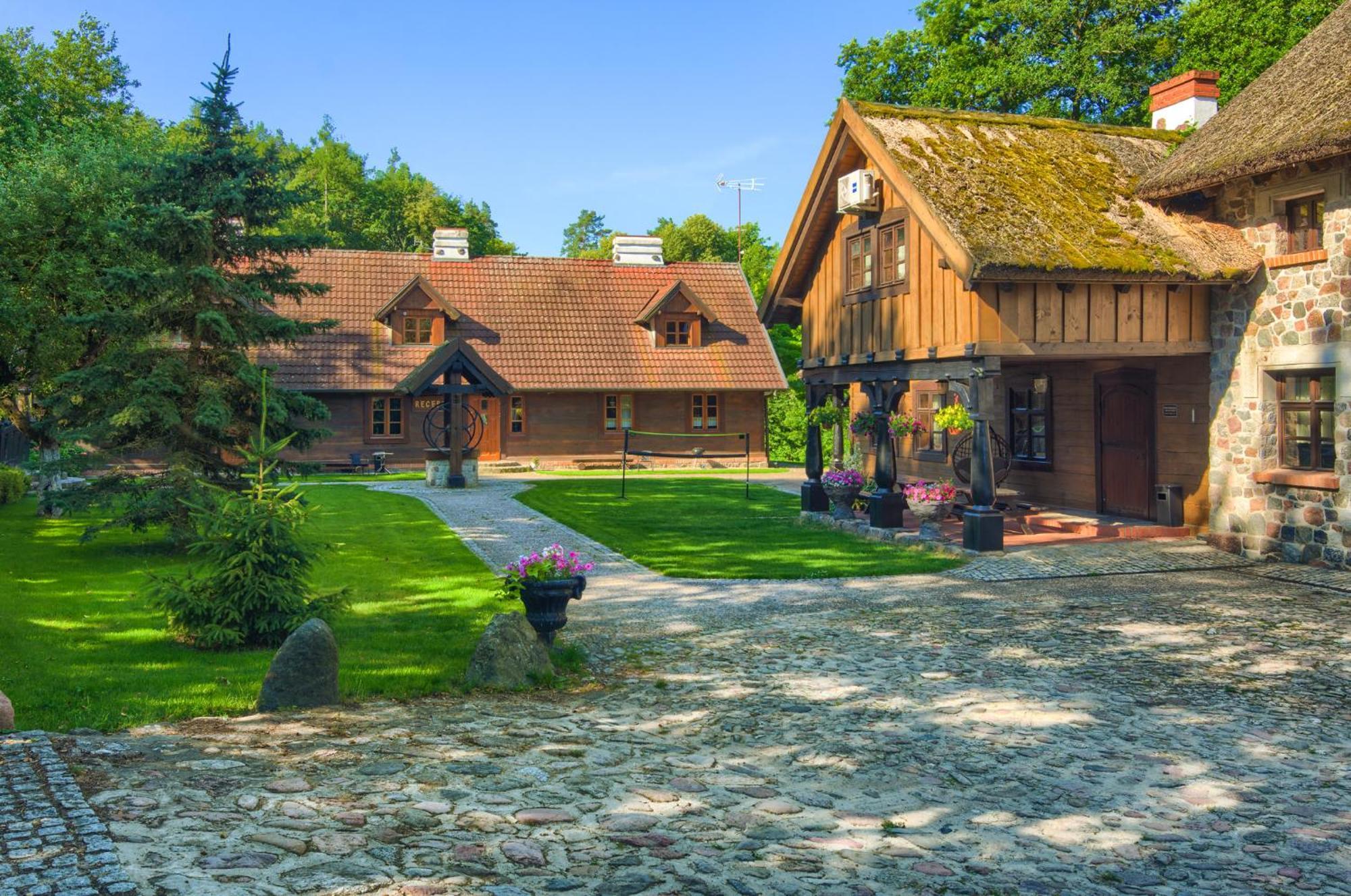 Hotel Dworek Wapionka Górzno Exterior foto